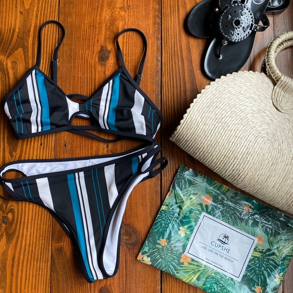 Cupshe Blue, Black, and White Striped Bikini 👙 - Picture 4 of 7